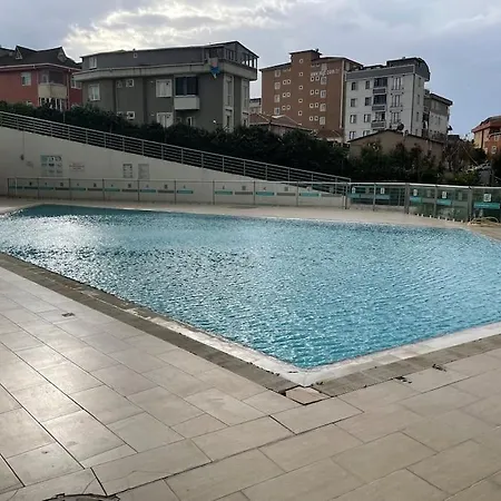 Havuz Manzarali, Guvenlikli Site Icinde Διαμέρισμα